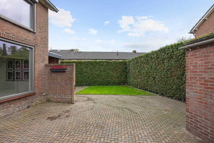 Foto 29 van Adalbertstraat 1