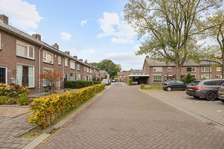 Foto 31 van Adalbertstraat 1