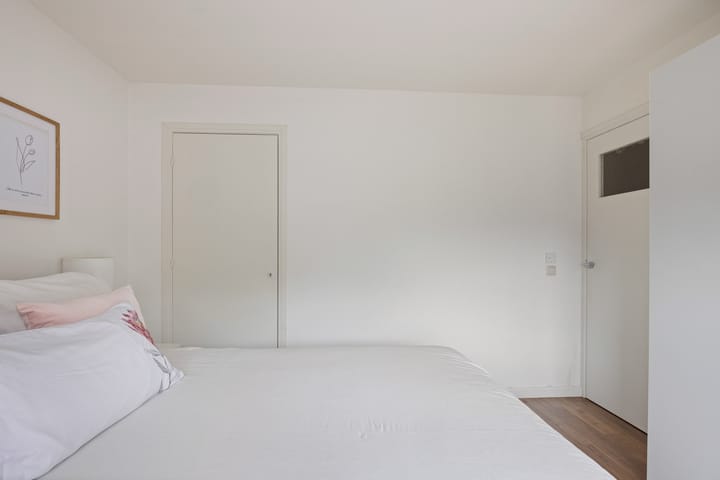 Foto 17 van Adalbertstraat 1