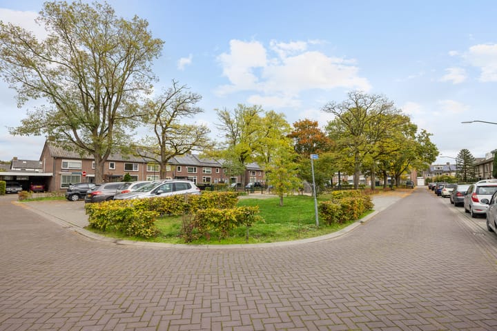 Photo 2 of Adalbertstraat 1