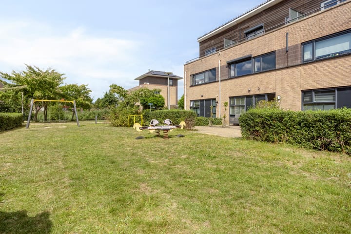 Foto 2 van Dotterbloem 16