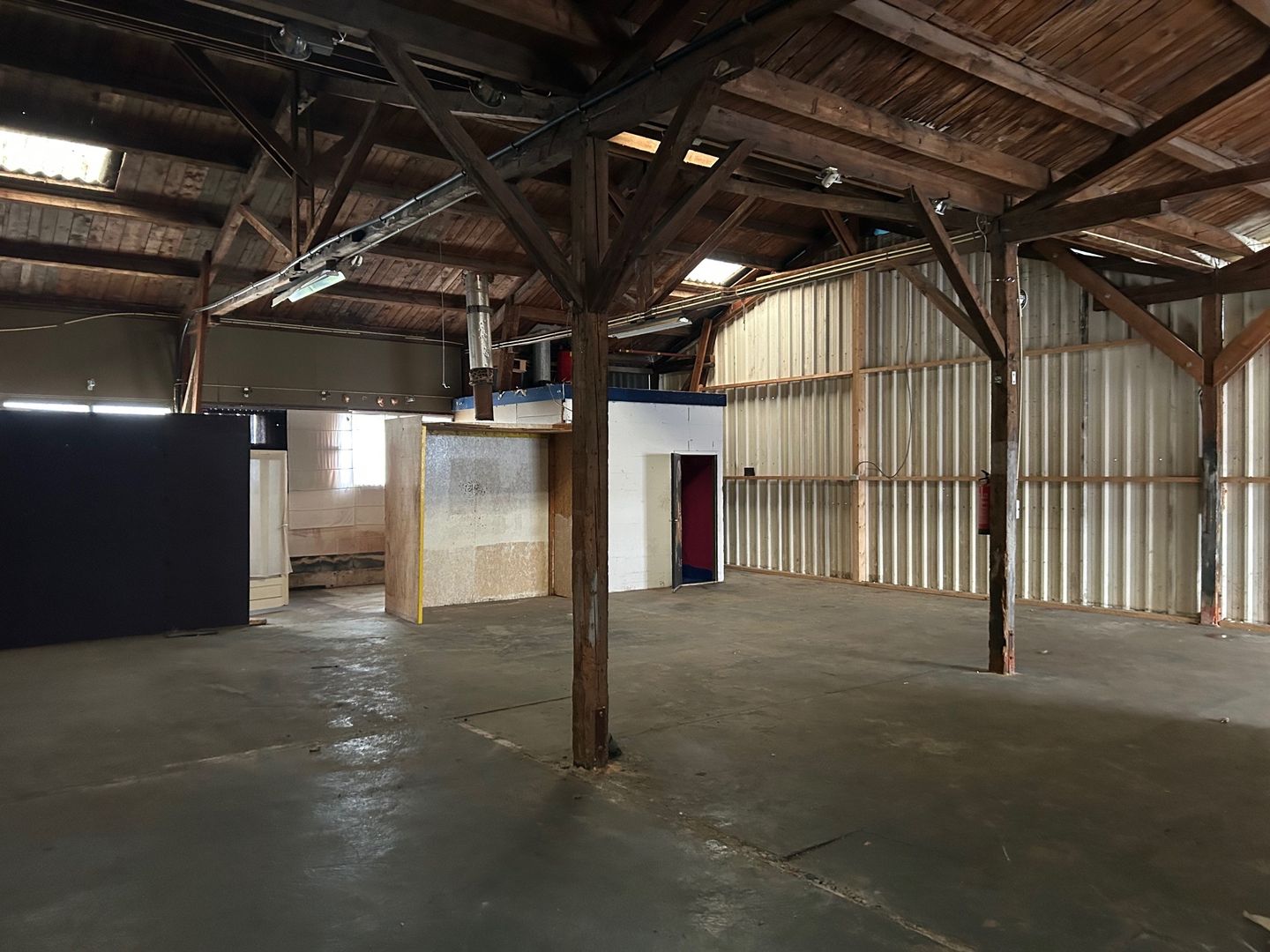 View photo 4 of Meubelweg 2-E