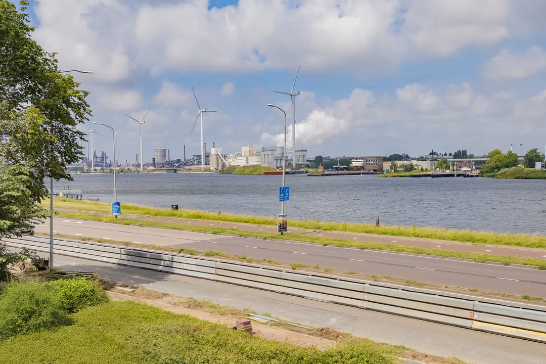 Photo 32 of Stationsweg 91