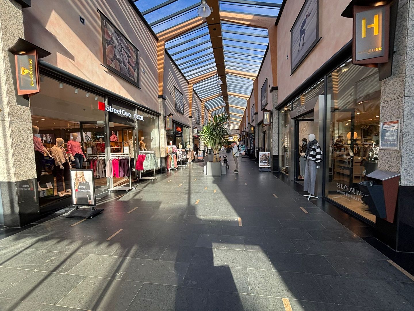 View photo 2 of De Driehoek 51