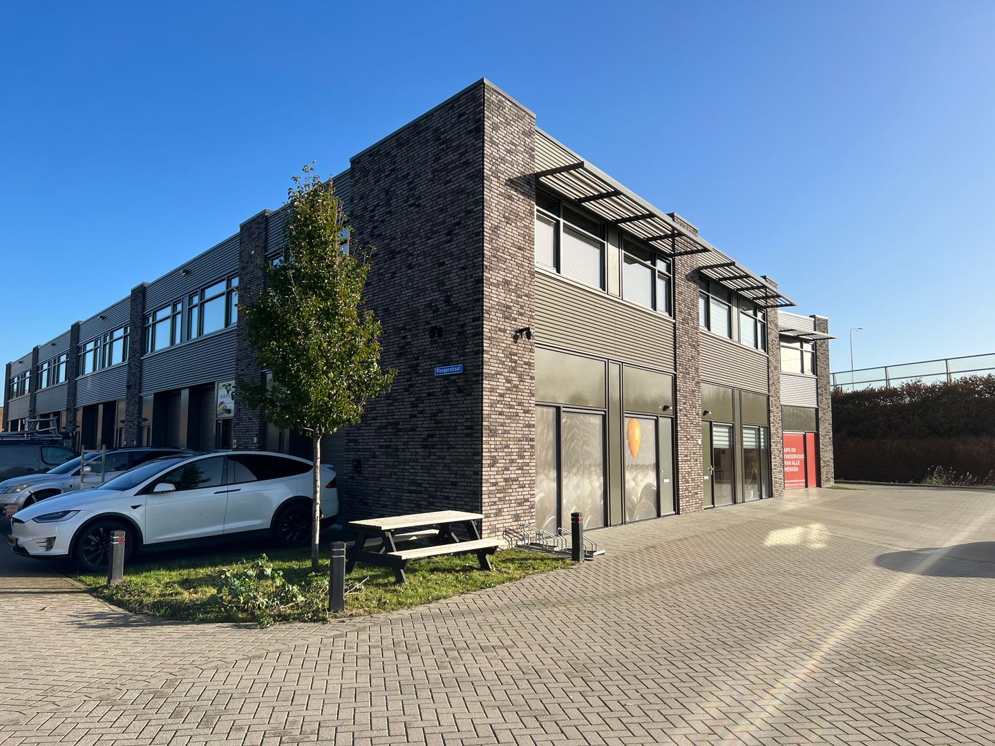 View photo 2 of Ploegerstraat 16