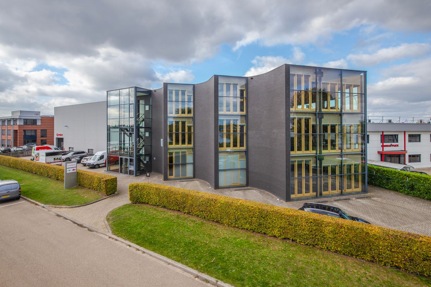 View photo 1 of Newtonweg 18