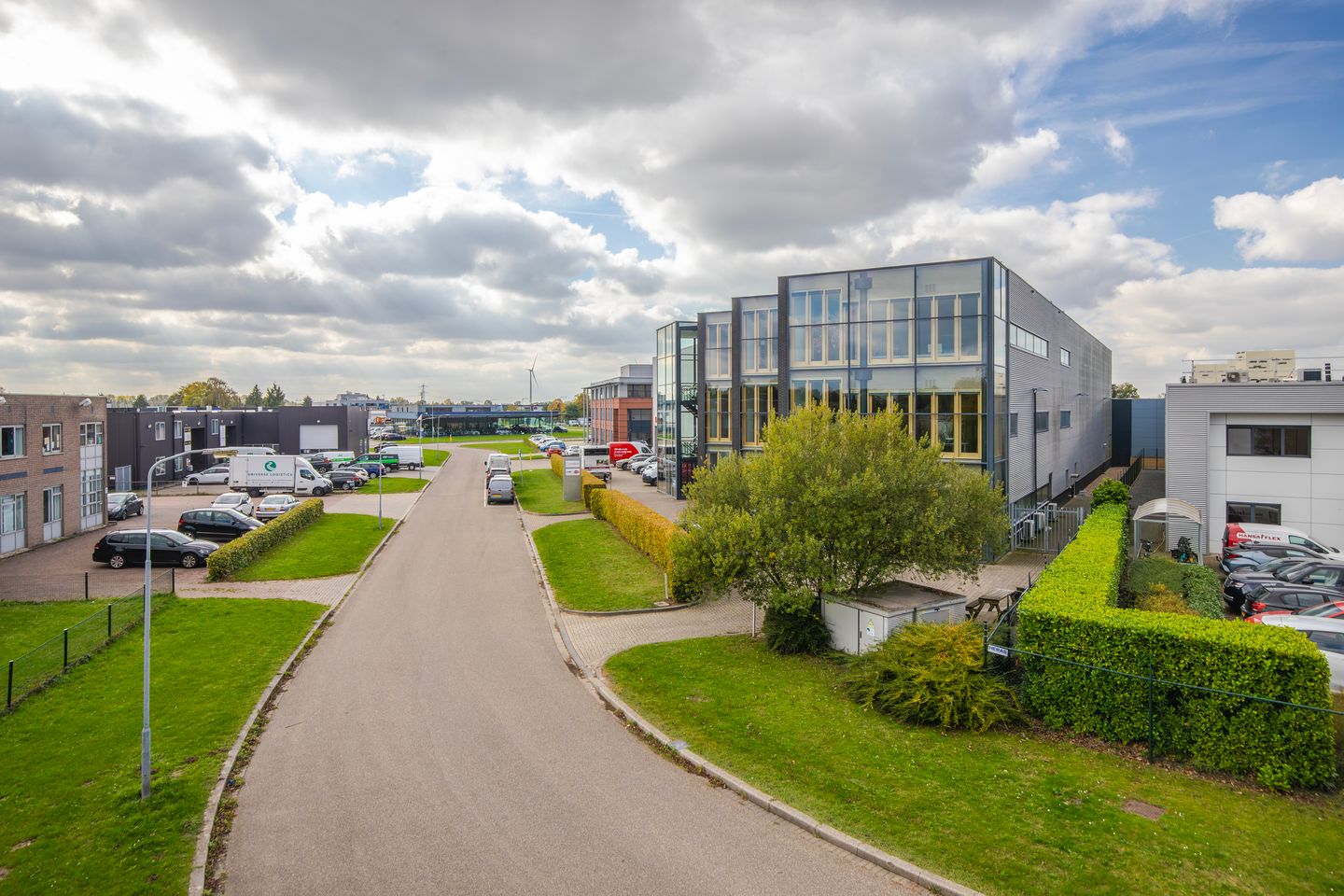 View photo 2 of Newtonweg 18