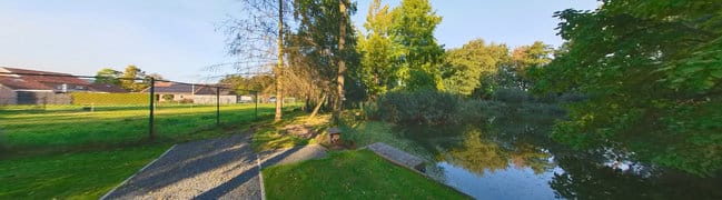 Ven met steigers en fontijn