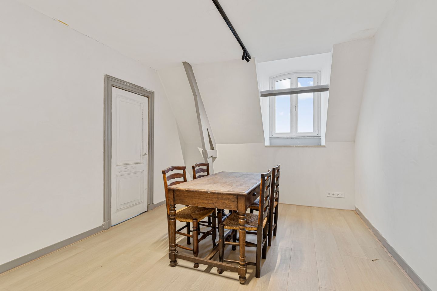 View photo 2 of Seeligsingel 1