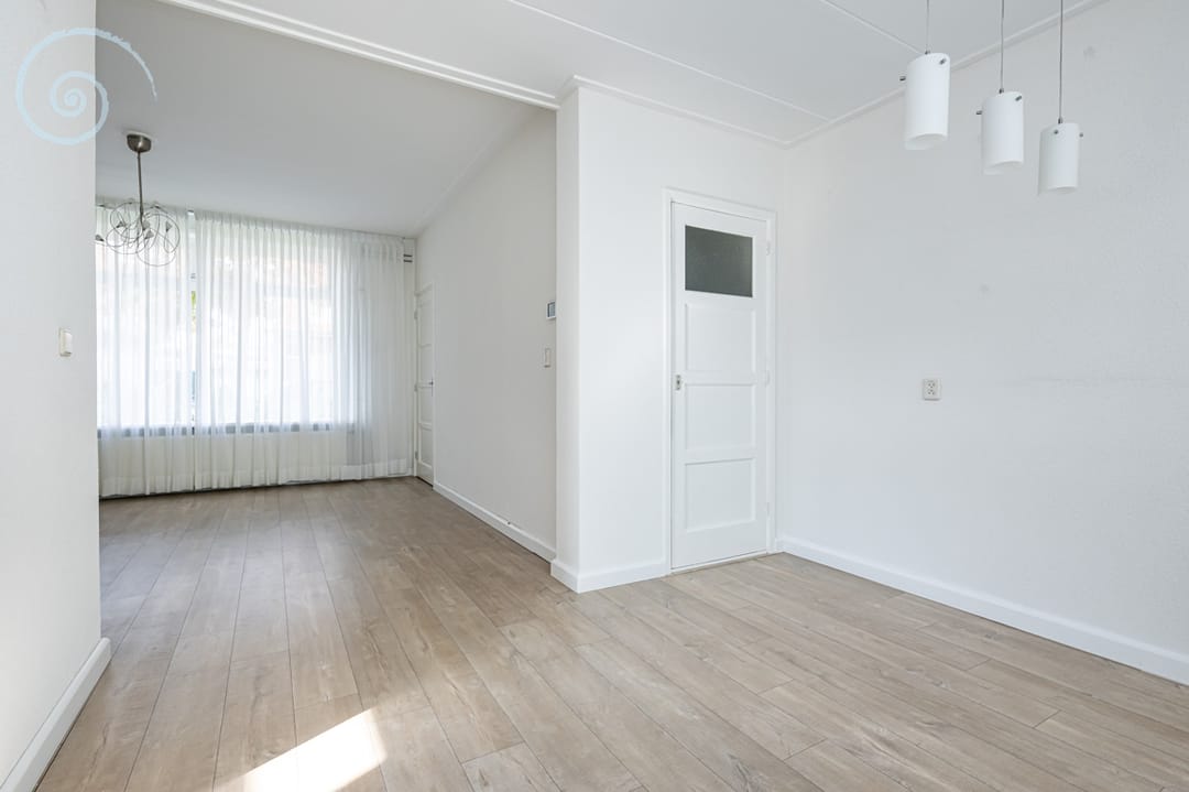 Photo 8 of Wilhelminastraat 36