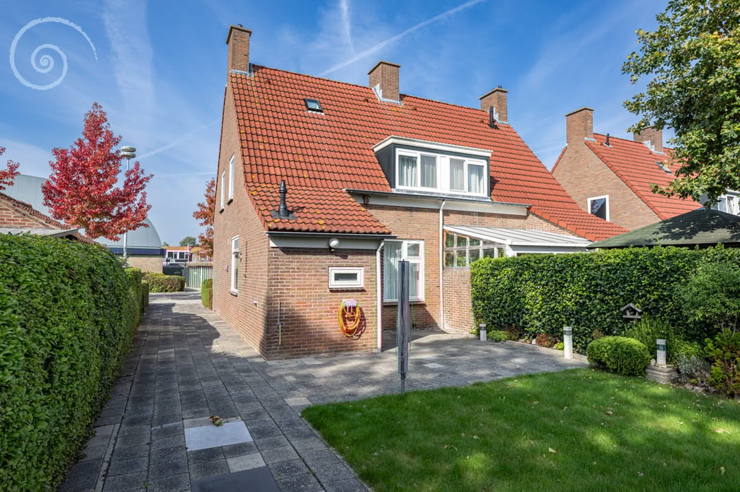 Photo 23 of Wilhelminastraat 36