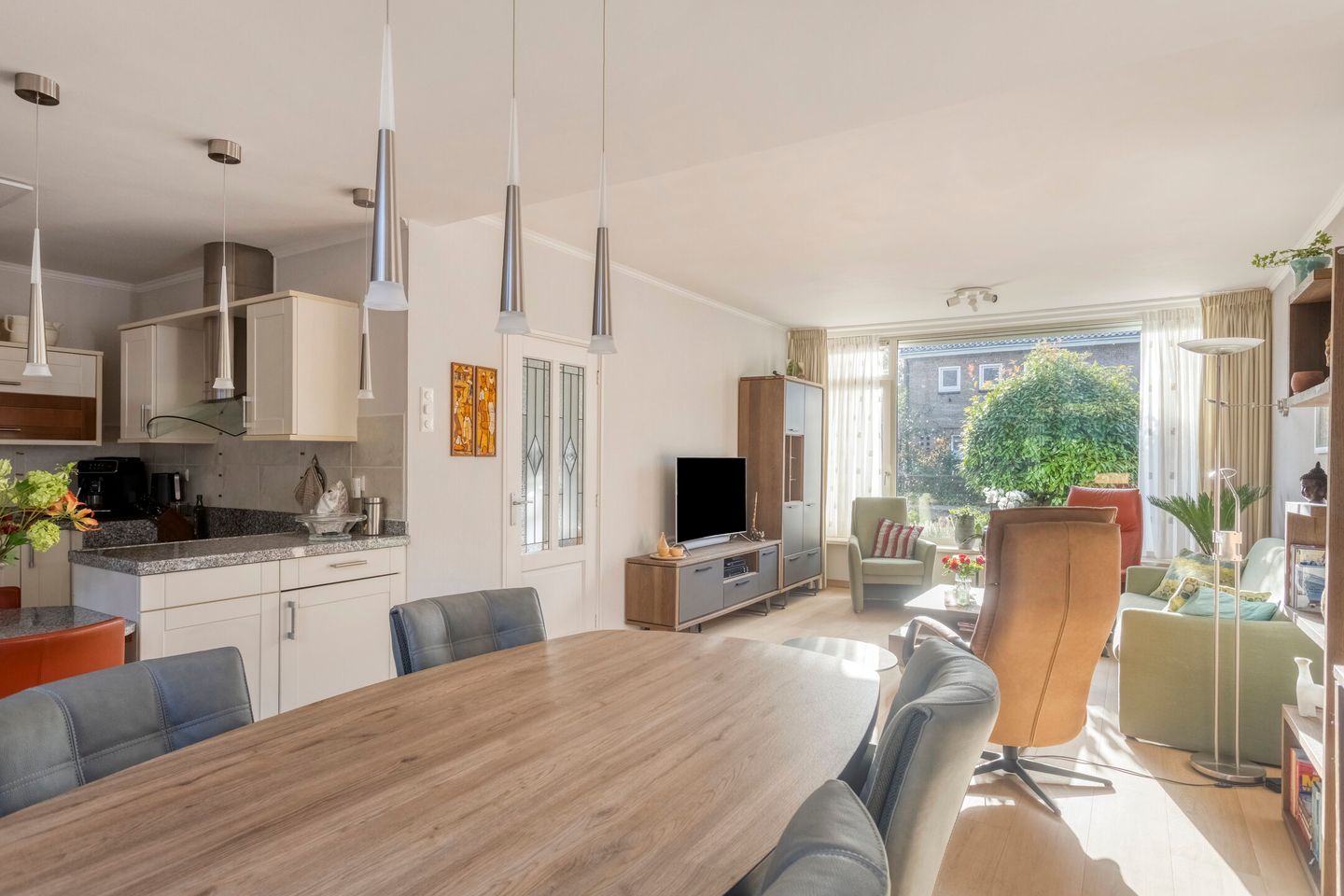 Foto 19 van van Houtstraat 42