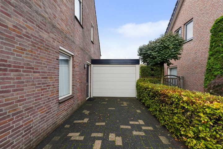 Photo 4 of Kamille 10