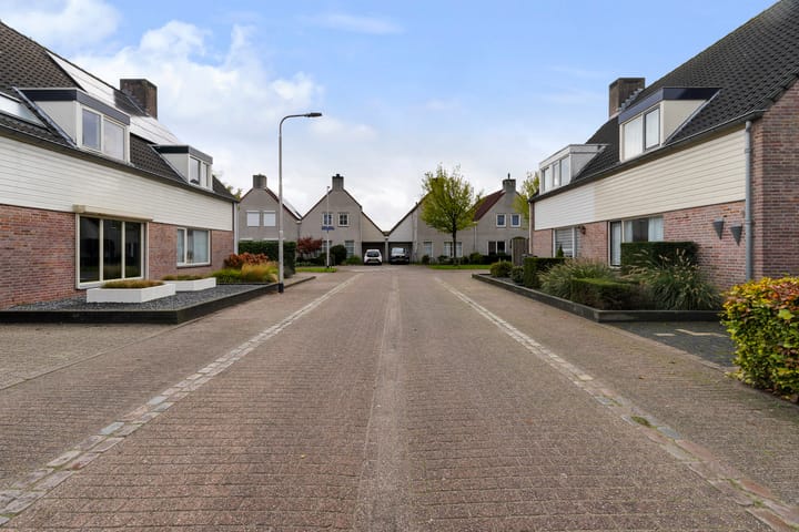 Photo 5 of Kamille 10