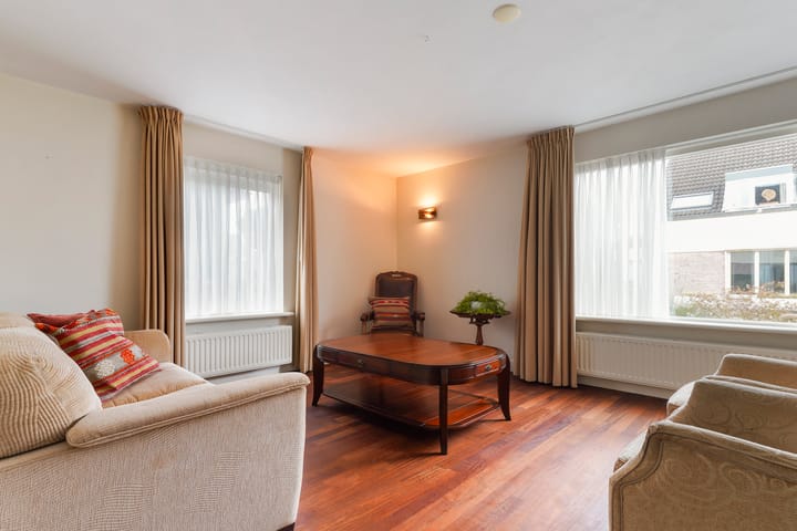 Photo 13 of Kamille 10