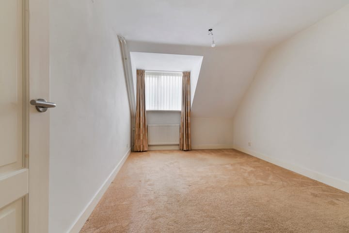 Photo 23 of Kamille 10