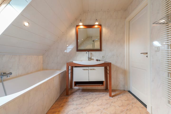 Photo 28 of Kamille 10