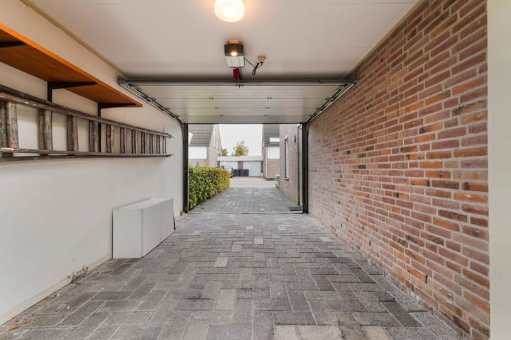 Photo 38 of Kamille 10