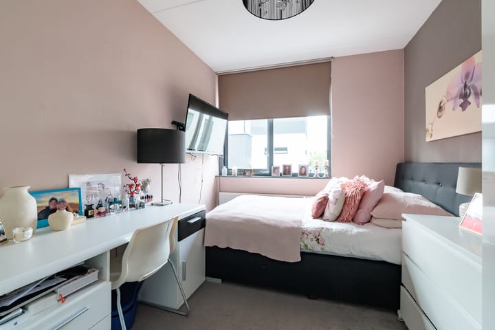 Foto 30 van Helenusstraat 8