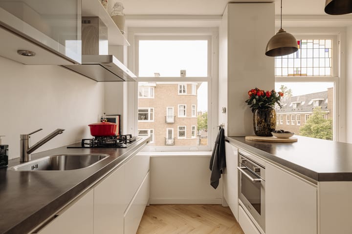 Photo 11 of Vechtstraat 81-3