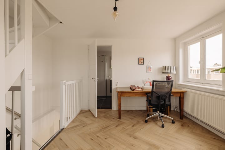 Photo 21 of Vechtstraat 81-3