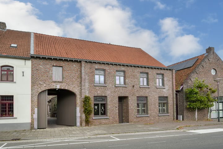 Photo 2 of Maasheuvel 24