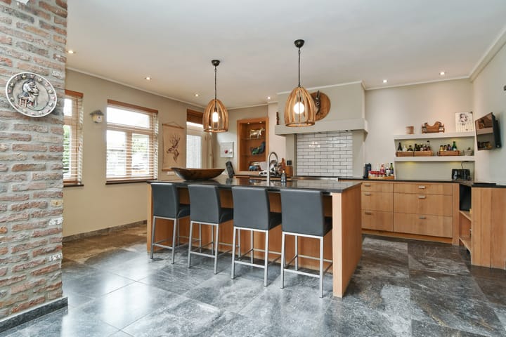 Photo 17 of Maasheuvel 24