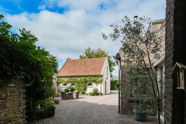 Photo 48 of Maasheuvel 24