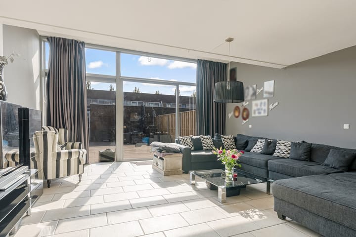 Photo 2 of Cézannestraat 14