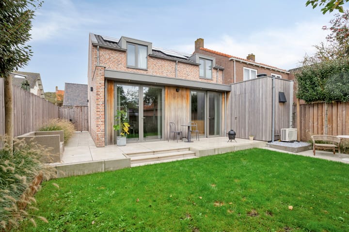 Photo 4 of Beatrixstraat 8