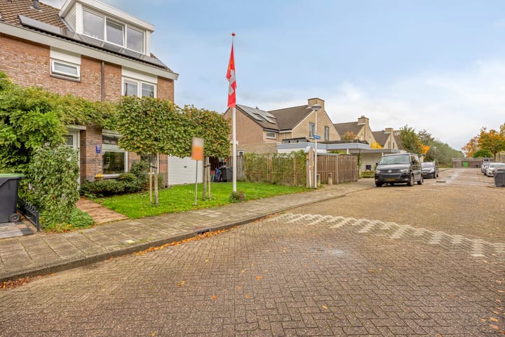 Photo 6 of Weegbreelaan 11