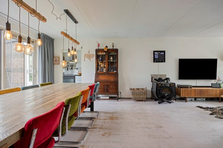 Photo 15 of Weegbreelaan 11