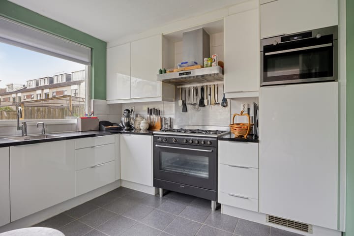 Photo 16 of Weegbreelaan 11