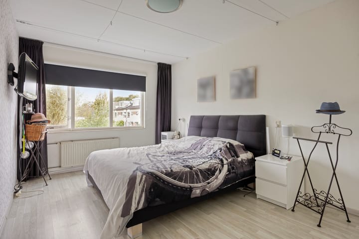 Photo 29 of Weegbreelaan 11