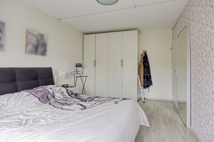 Photo 30 of Weegbreelaan 11