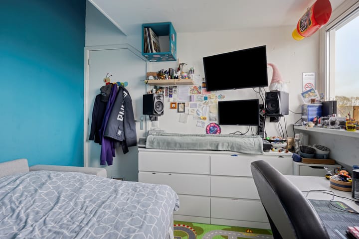 Photo 36 of Weegbreelaan 11