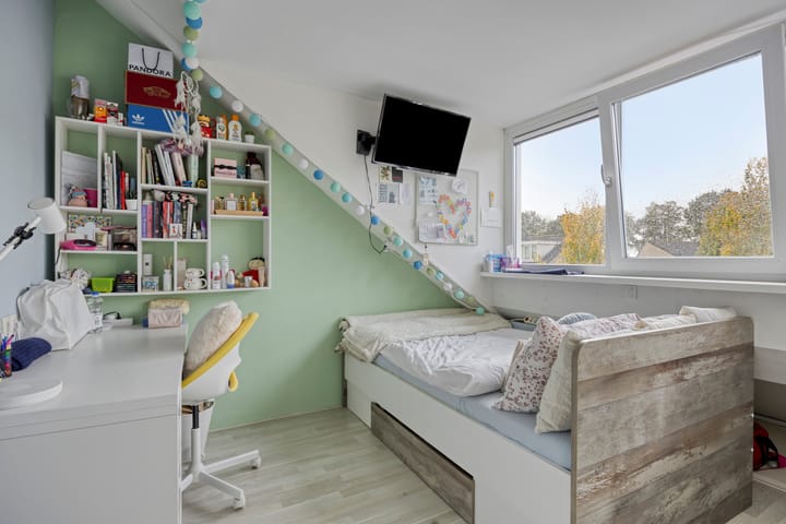 Photo 37 of Weegbreelaan 11