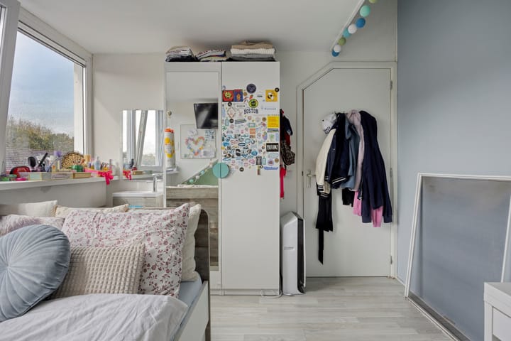 Photo 38 of Weegbreelaan 11