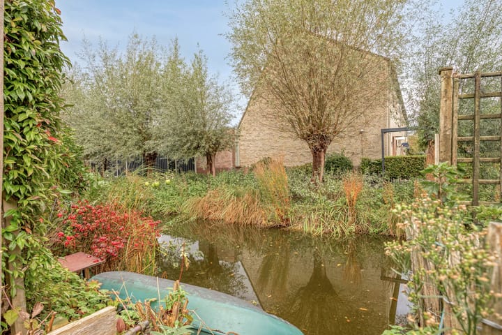 Photo 39 of Weegbreelaan 11