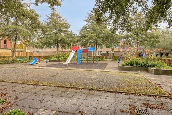 Photo 41 of Weegbreelaan 11