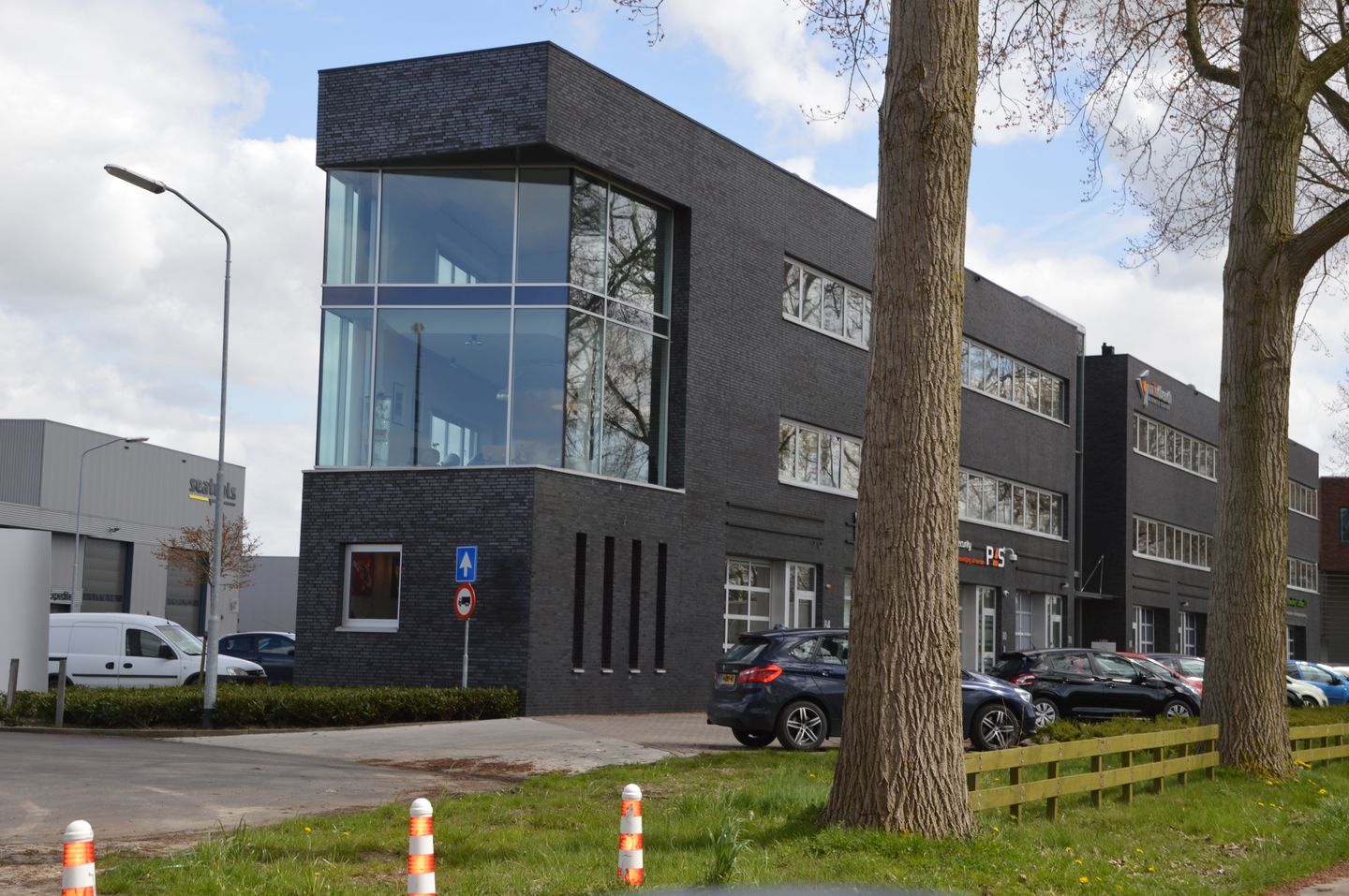 View photo 1 of Edisonstraat 98