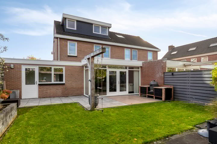 Photo 44 of Reelaan 20