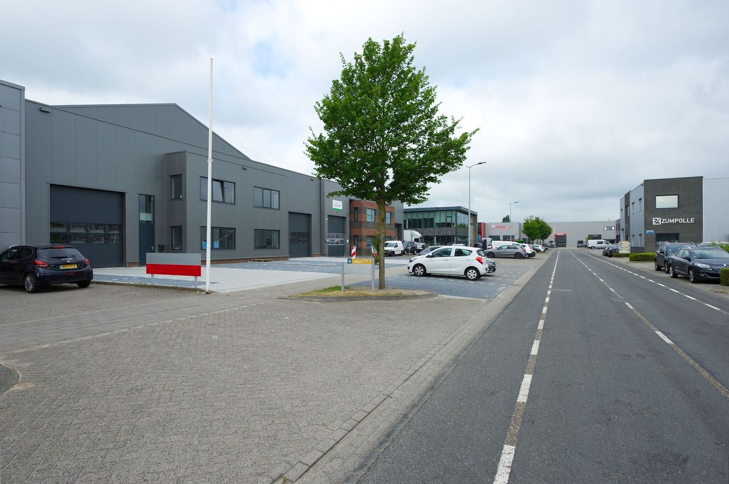 View photo 3 of Valeton 11