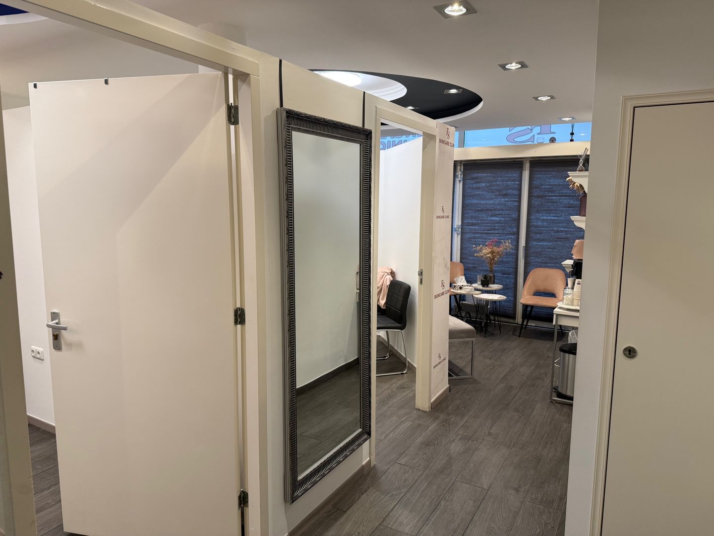 View photo 4 of Markt 24