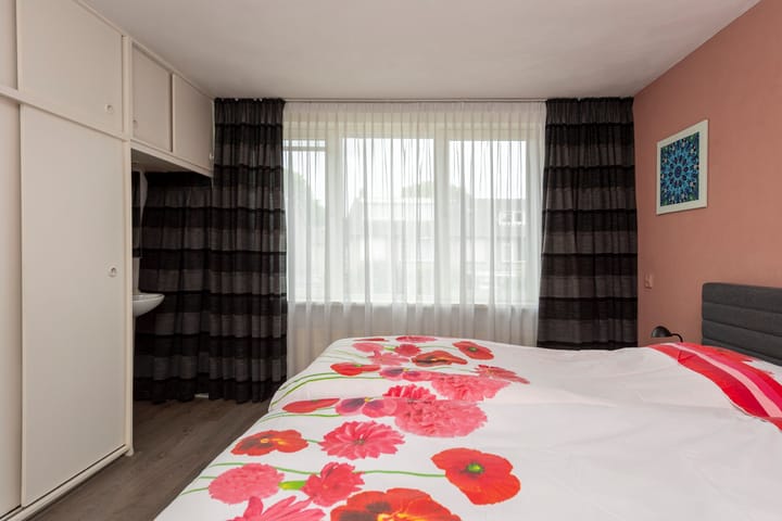 Photo 23 of Dr. Schaepmanstraat 9