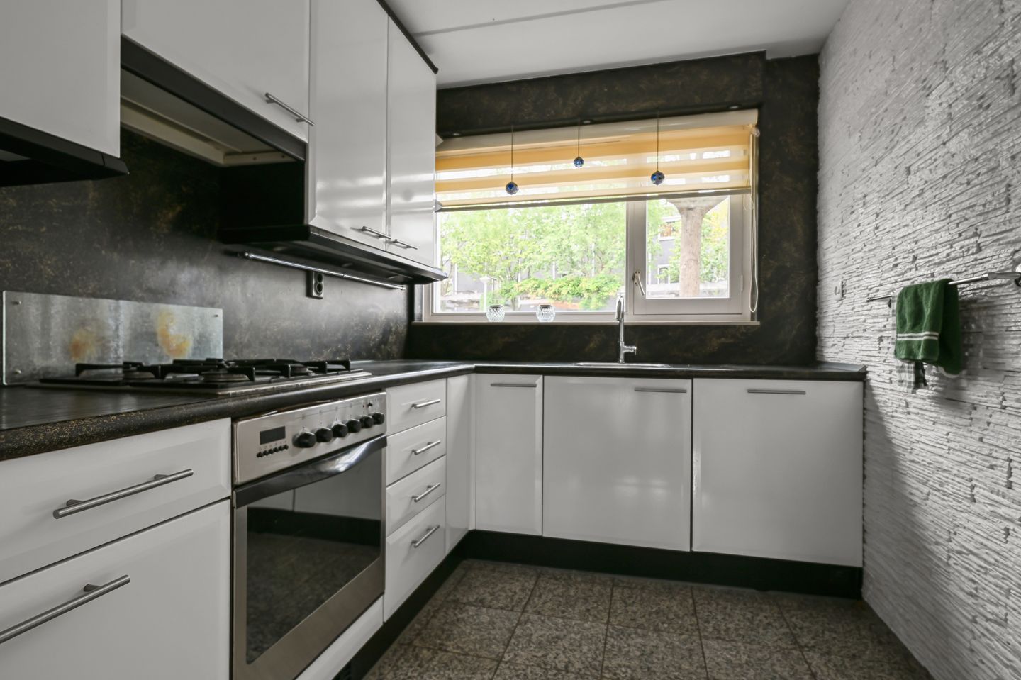 Photo 14 of Knokkestraat 11