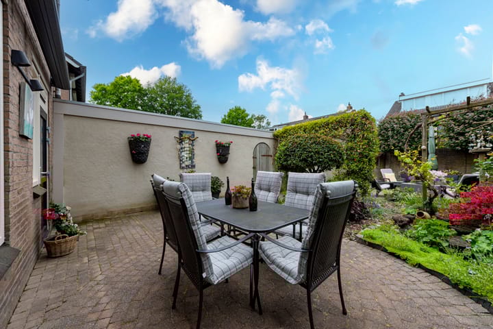 Photo 39 of Dr. Schaepmanstraat 9