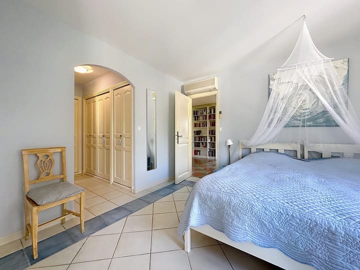 Foto 28 van 124 All. du Micocoulier