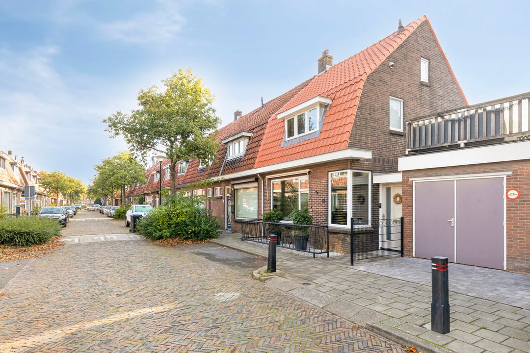 Photo 2 of Burgemeester Strick van Linschotenstraat 47