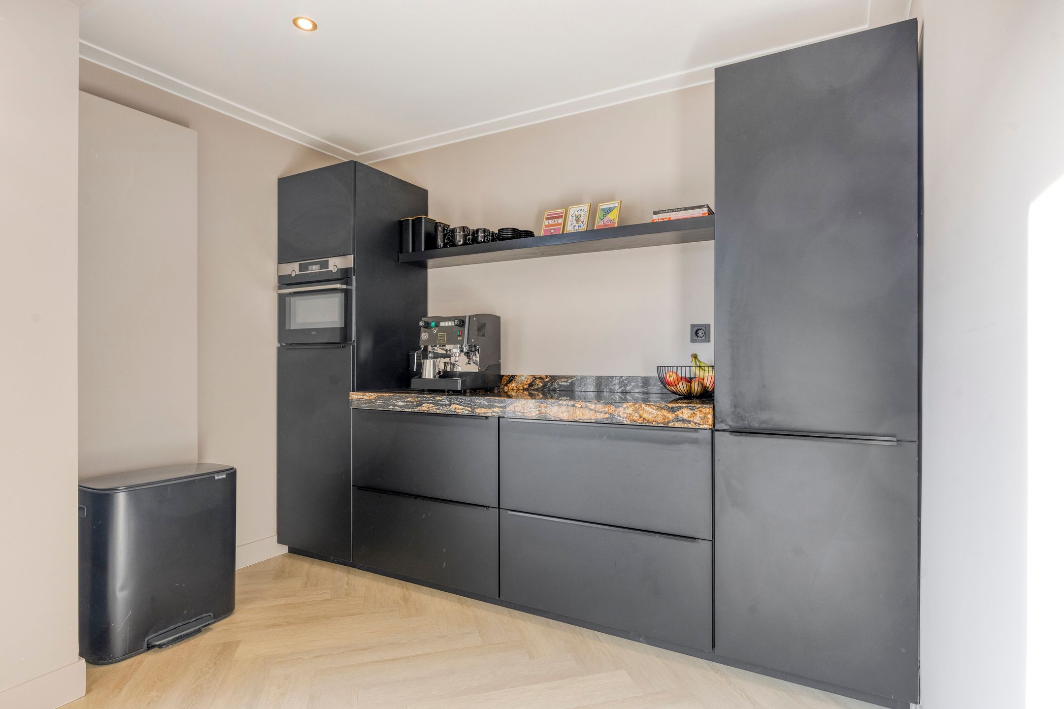 Photo 15 of Burgemeester Strick van Linschotenstraat 47